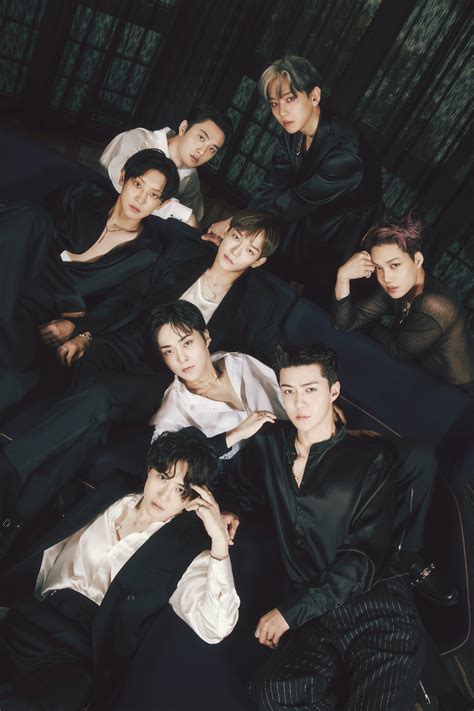 EXO (엑소) .